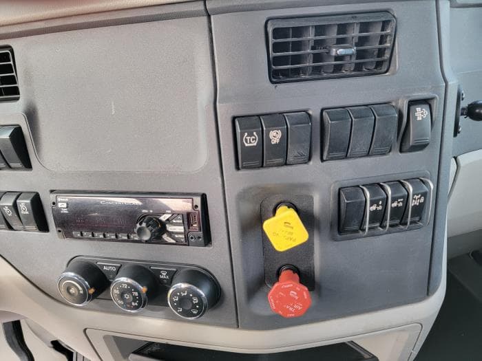 2021 Peterbilt 579 — photo 17