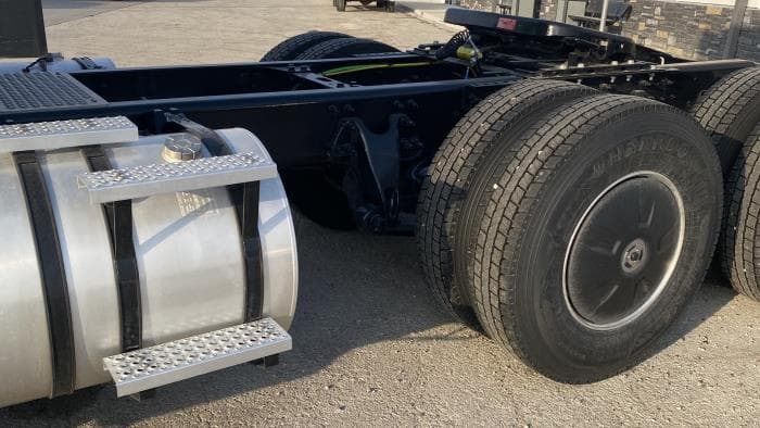 2026 International LT — photo 7