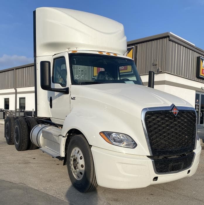 2026 International LT — photo 2