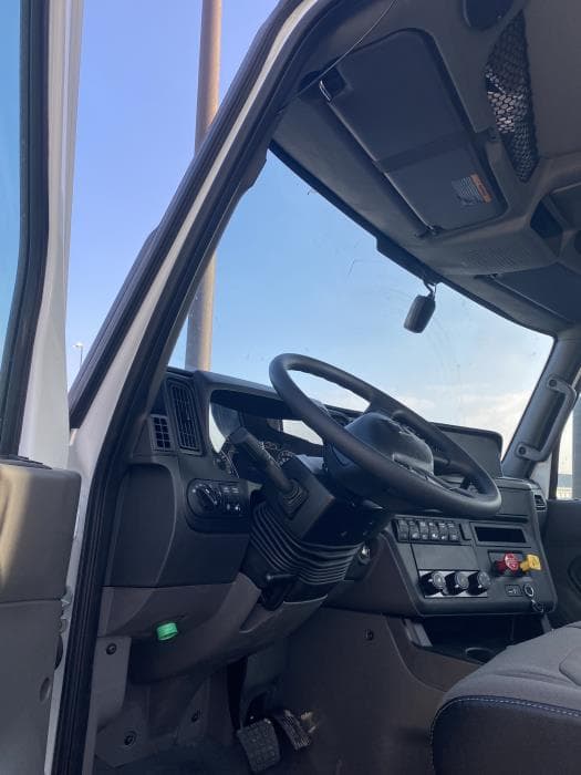 2026 International LT — photo 12