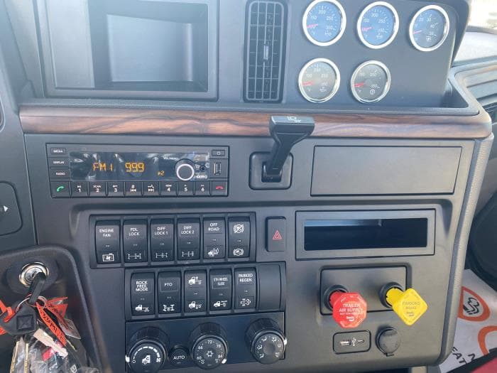 2026 International HX — photo 12