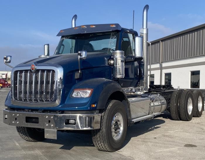 2026 International HX — photo 2