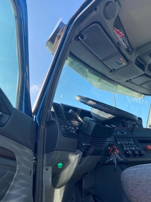 2026 International HX — photo 10