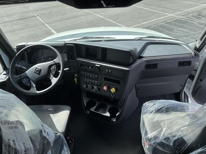 2026 International LT — photo 8