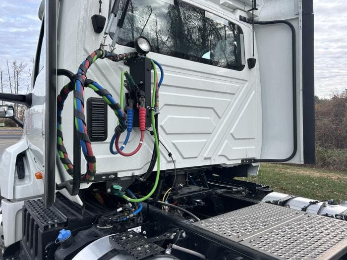 2026 International LT — photo 10