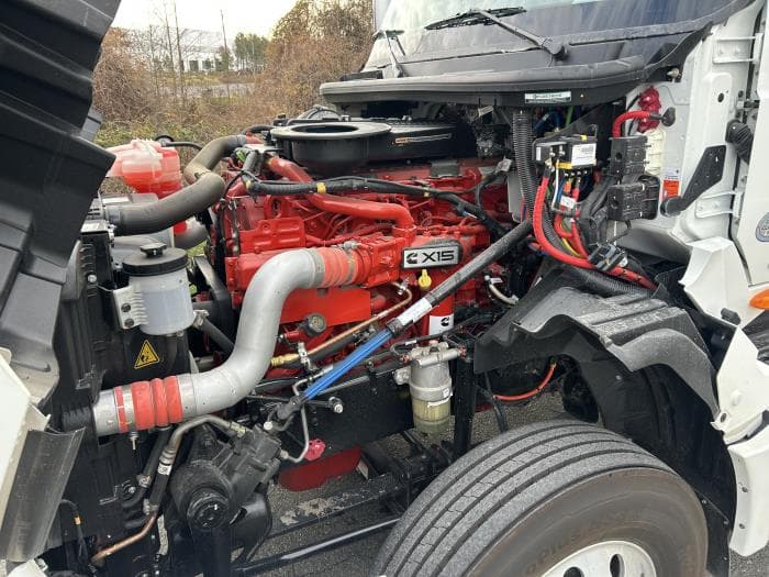 2026 International LT — photo 11