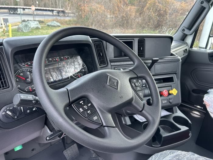 2026 International LT — photo 14