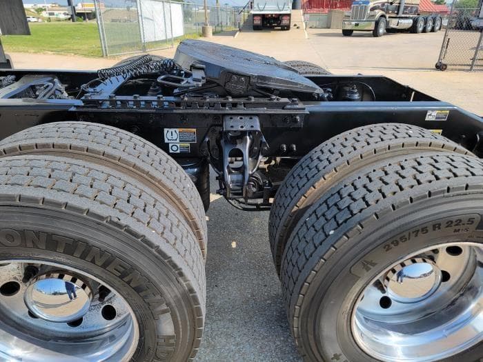 2021 Peterbilt 579 — photo 9