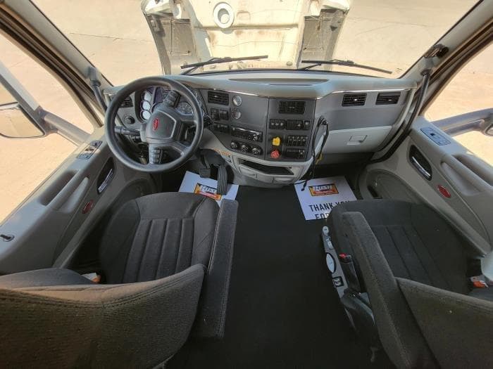 2021 Peterbilt 579 — photo 14