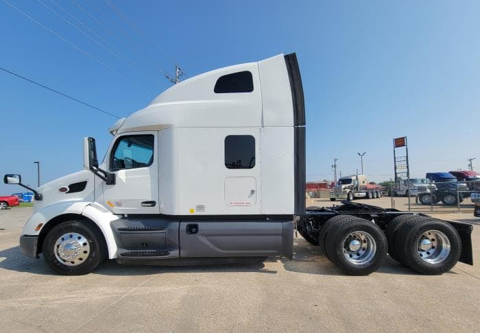 2021 Peterbilt 579 — photo 3