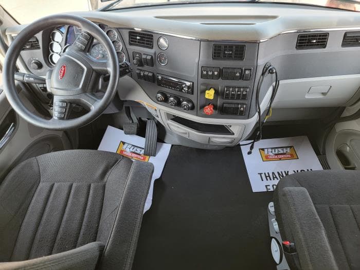2021 Peterbilt 579 — photo 13