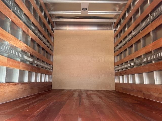 2025 Isuzu NRR — photo 9