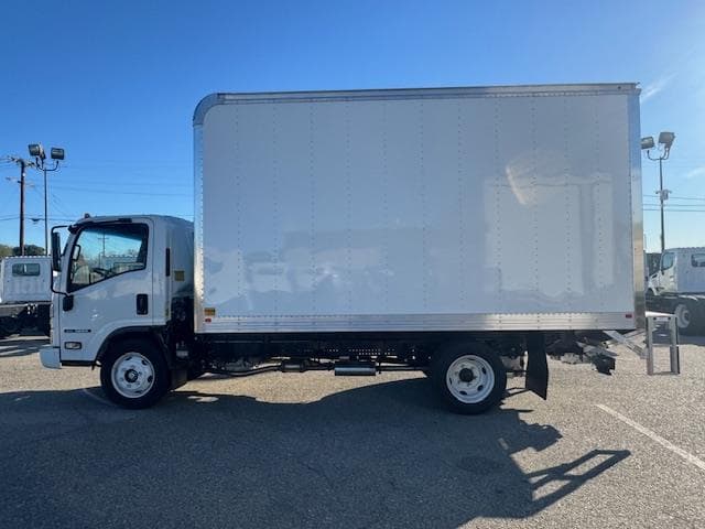 2025 Isuzu NRR — photo 8