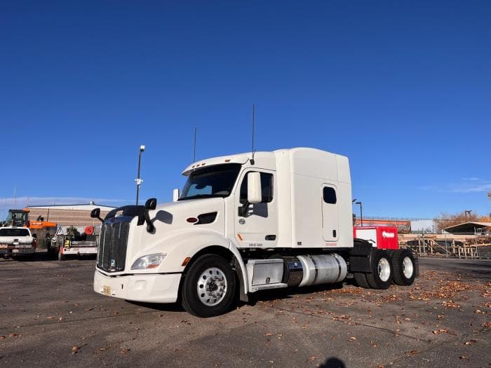 2022 Peterbilt 579 — photo 2