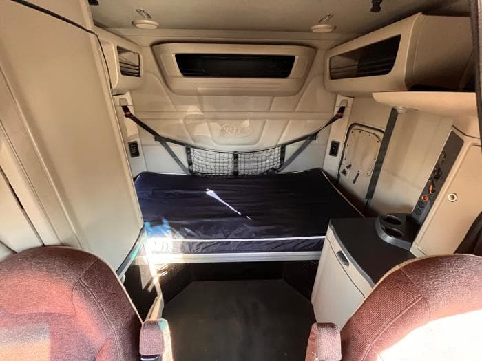 2022 Peterbilt 579 — photo 17