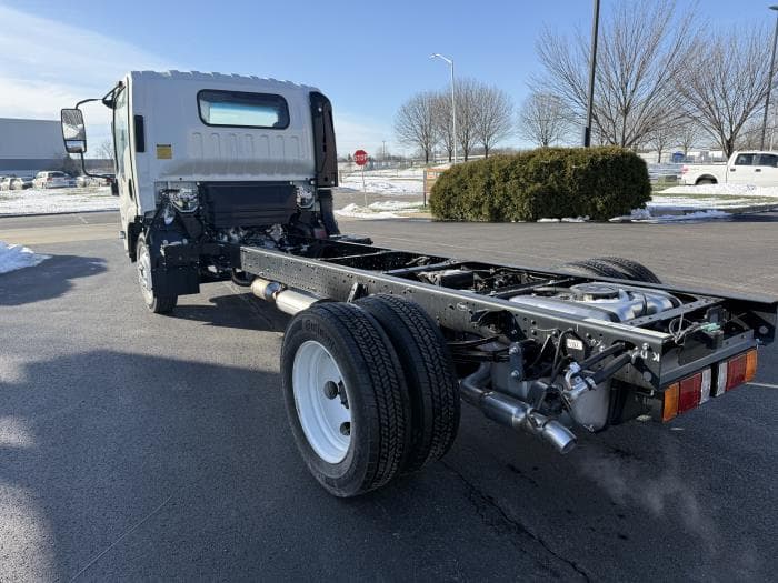 2026 Isuzu NPR — photo 23