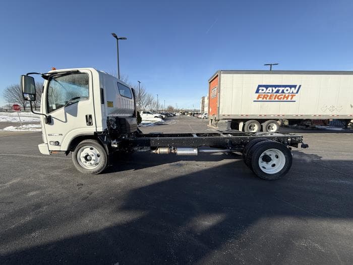 2026 Isuzu NPR — photo 24