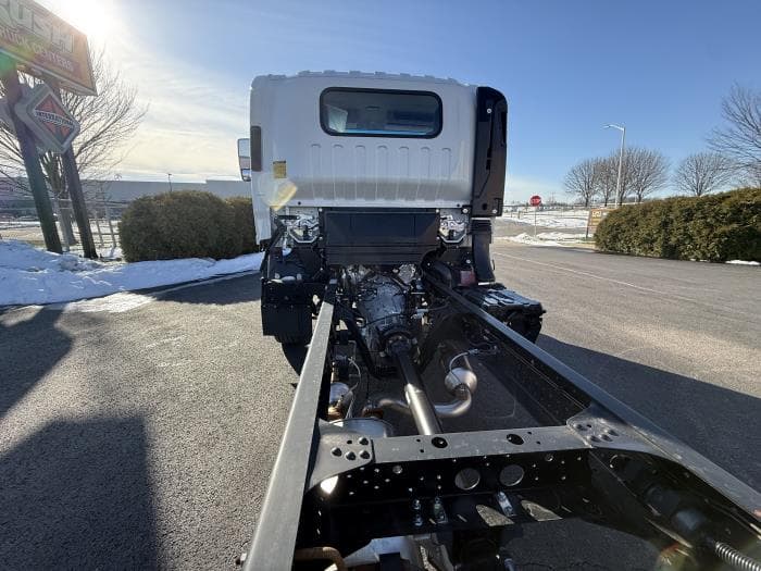 2026 Isuzu NPR — photo 25