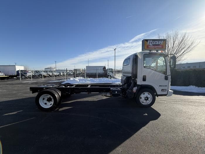 2025 Isuzu NRR — photo 3