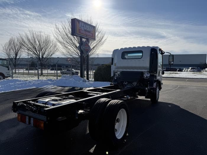 2025 Isuzu NRR — photo 4