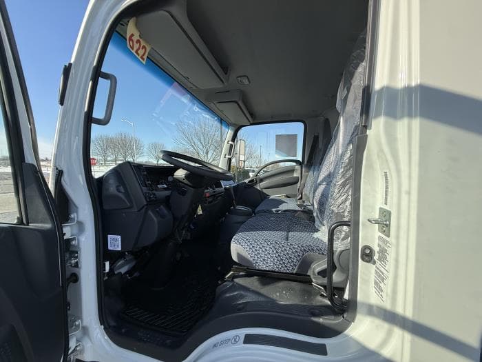 2025 Isuzu NRR — photo 9