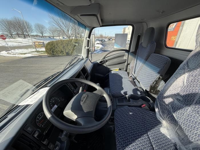 2025 Isuzu NRR — photo 11