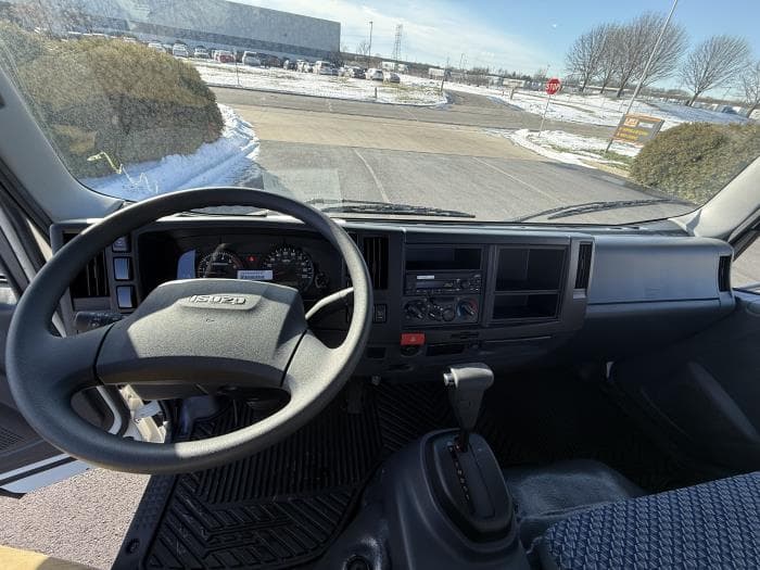 2025 Isuzu NRR — photo 13