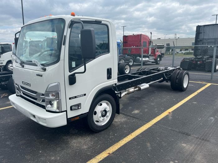 2025 Isuzu NRR — photo 2