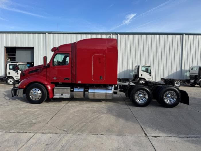 2022 Peterbilt 579 — photo 9