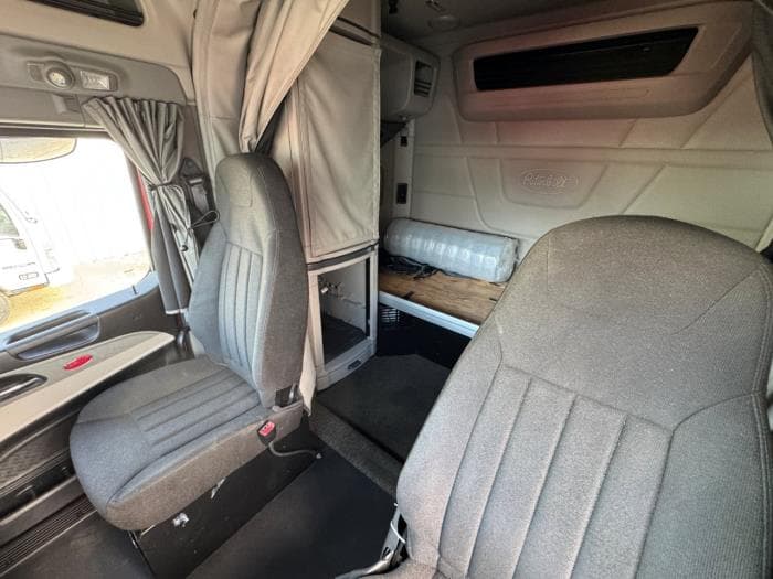 2022 Peterbilt 579 — photo 21