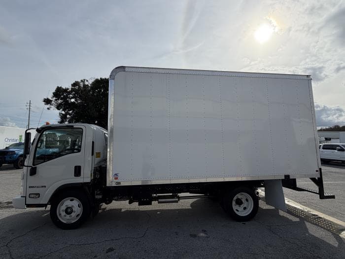 2025 Isuzu NPR — photo 3