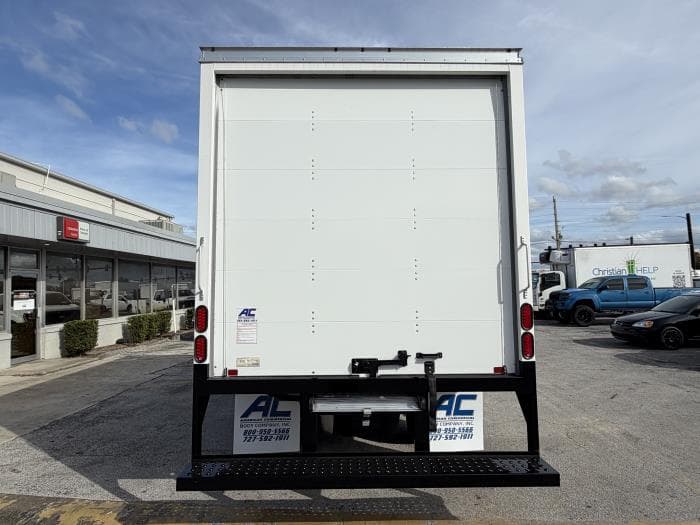 2025 Isuzu NPR — photo 5