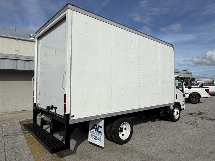 2025 Isuzu NPR — photo 10