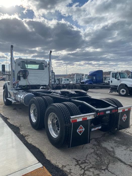 2026 International HX — photo 6