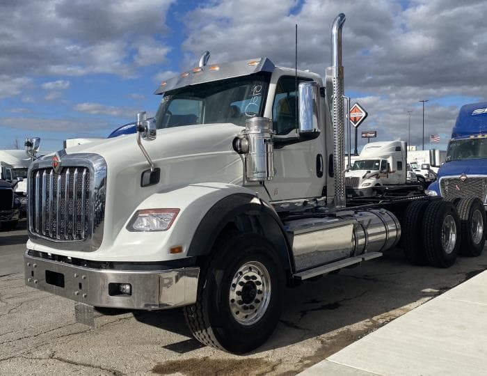 2026 International HX — photo 3