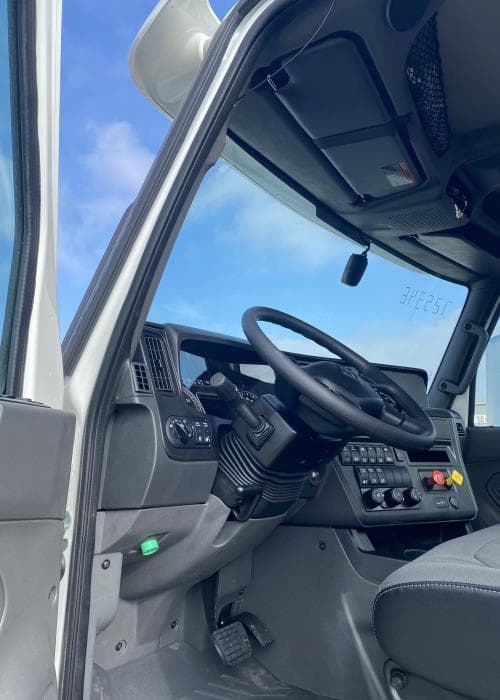 2026 International LT — photo 10