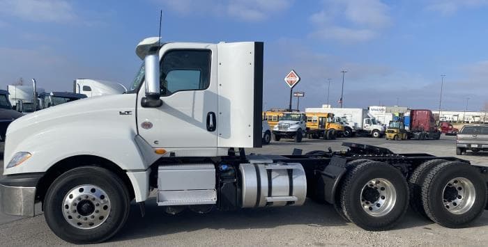 2026 International LT — photo 8