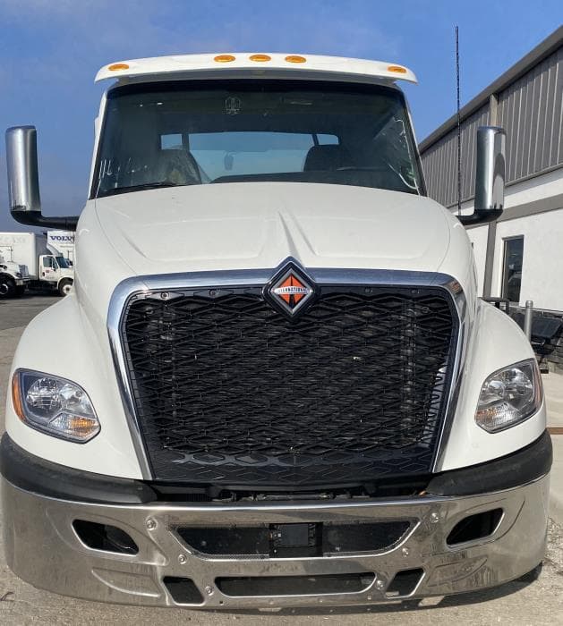 2026 International LT — photo 3