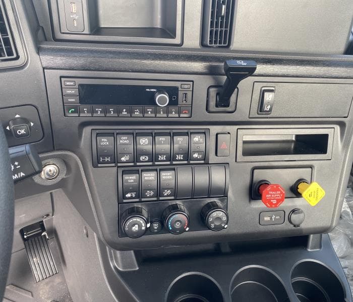 2026 International LT — photo 11