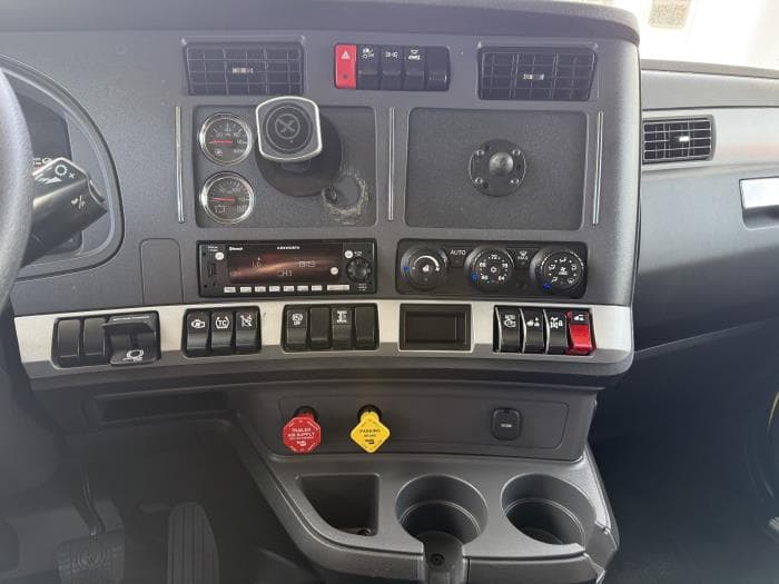 2024 Kenworth T680 — photo 7
