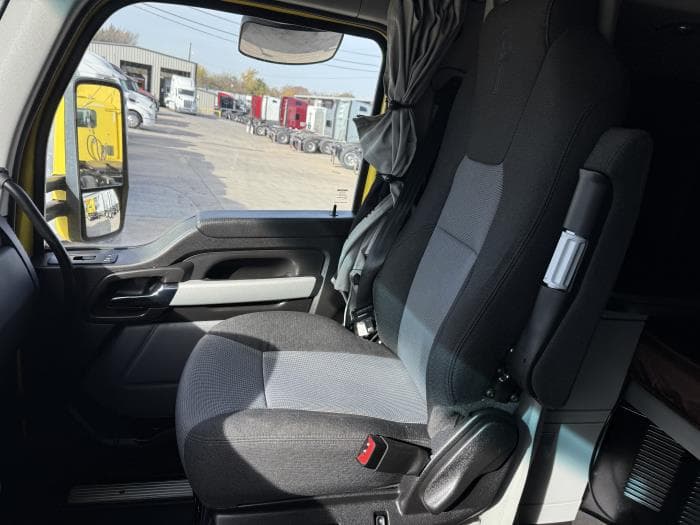2024 Kenworth T680 — photo 9