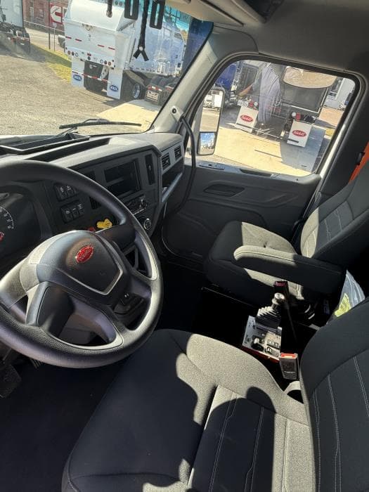 2026 Peterbilt 548 — photo 10