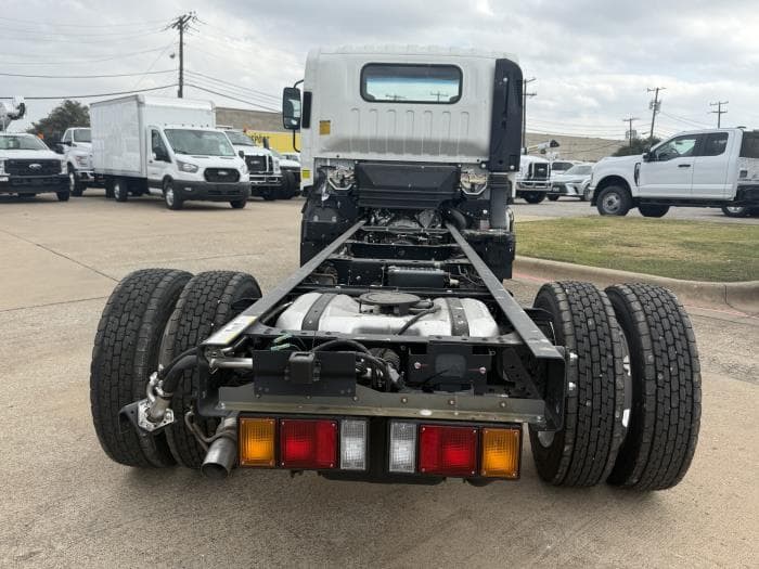 2025 Isuzu NRR — photo 4