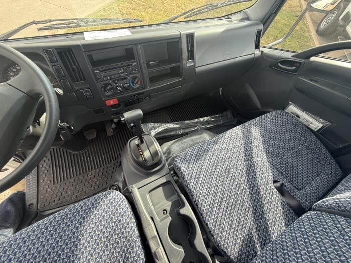 2025 Isuzu NRR — photo 9
