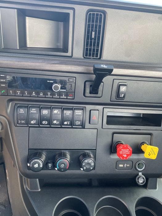 2026 International LT — photo 10