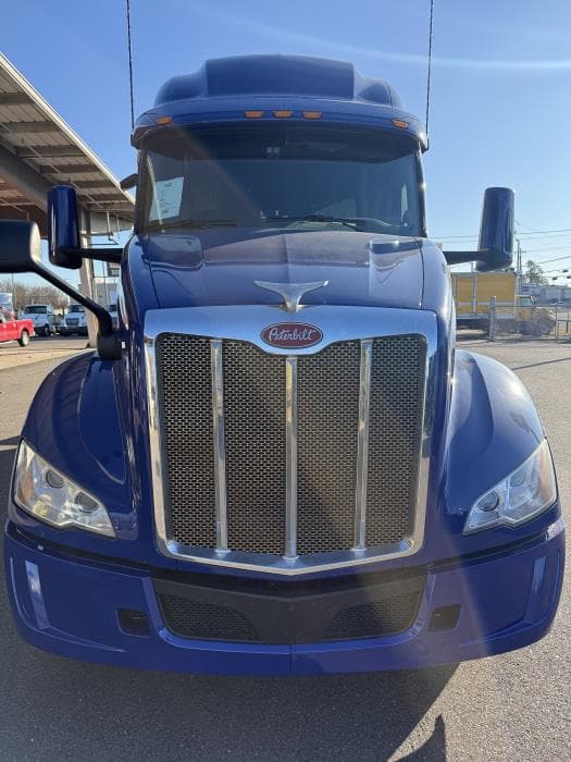 2022 Peterbilt 579 — photo 2