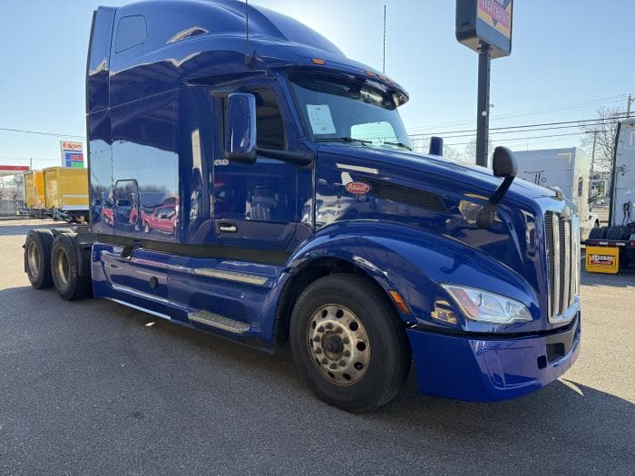 2022 Peterbilt 579 — photo 8