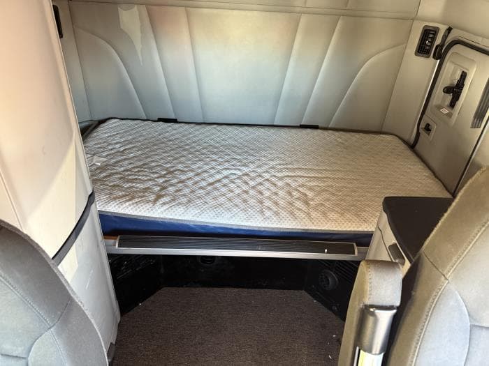 2022 Peterbilt 579 — photo 15