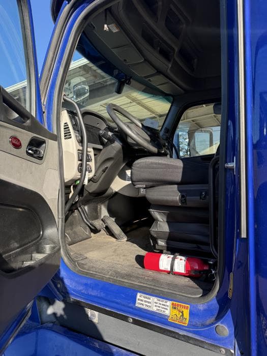 2022 Peterbilt 579 — photo 14