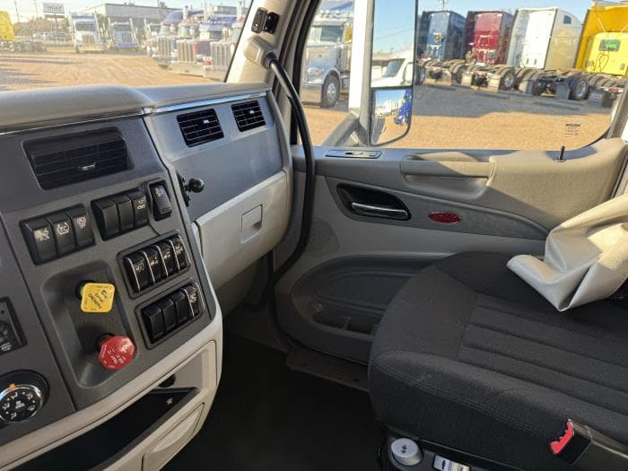 2021 Peterbilt 579 — photo 11